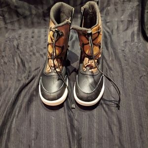 Cat and Jack thermalite winter boots